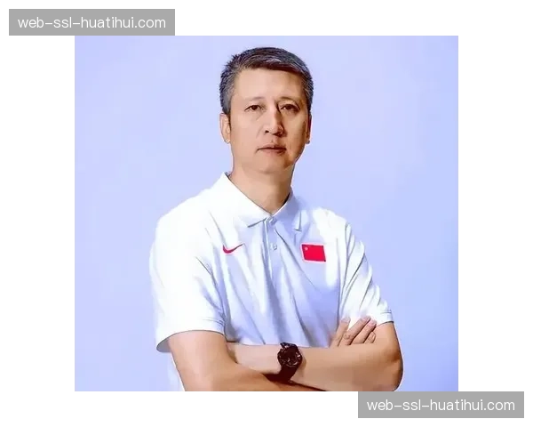 “篮球进社区”活动在沈阳启动，郭士强指导现场教学