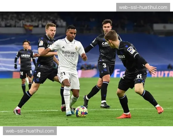 西甲争冠进入最后十轮，皇马领先巴萨5分静待国家德比