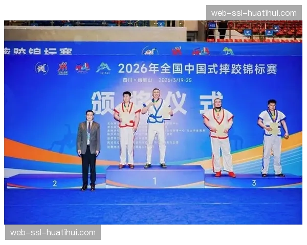 全国中国式摔跤锦标赛峨眉山开赛，300余名摔跤健儿齐聚一较高下